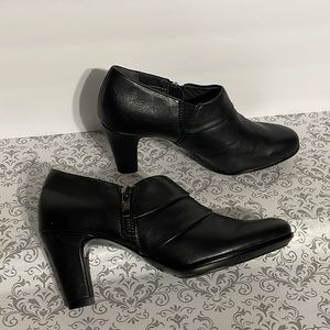 New, Aerosoles, black booties.
